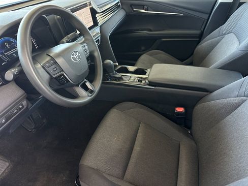 Used 2025 Toyota Camry LE image 9