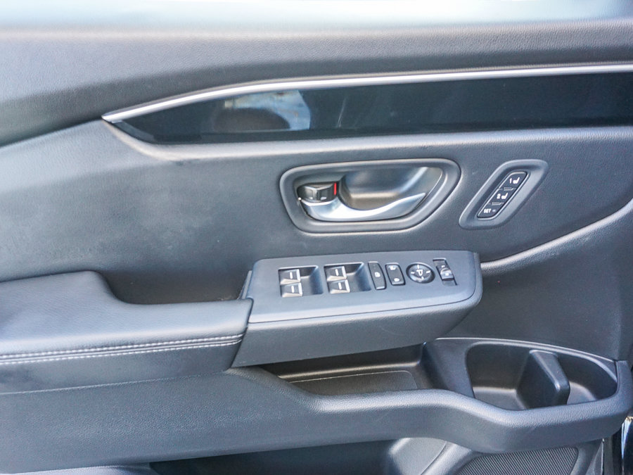Used 2025 Honda Pilot EX-L image 19