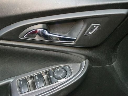 Used 2018 Chevrolet Malibu LT FWD image 16