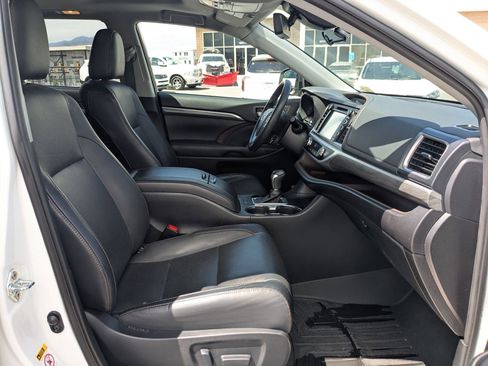Used 2019 Toyota Highlander Limited AWD/4WD image 30