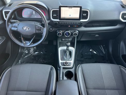 Certified 2023 Hyundai Venue Limited image 3