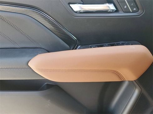 New 2025 GMC Canyon AT4 w/ Nightfall Edition image 17