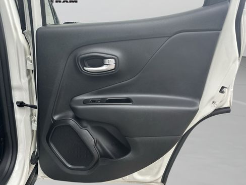 Used 2023 Jeep Renegade Latitude AWD/4WD image 34