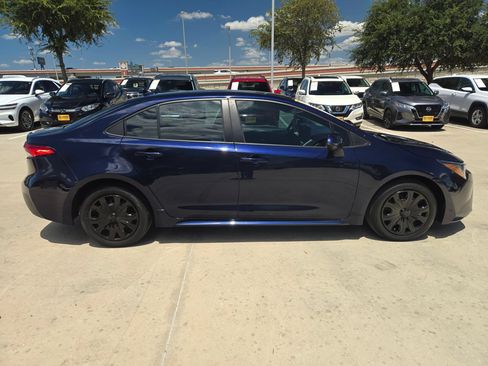 Used 2024 Toyota Corolla LE FWD image 2