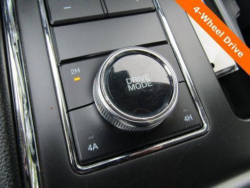 Used 2024 Ford Expedition Max XLT image 17