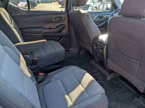Used 2022 Chevrolet Traverse LT image 25