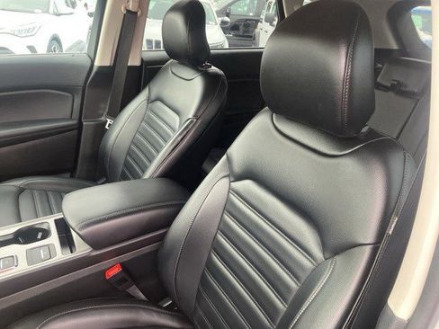 Used 2024 Ford Edge SEL image 12