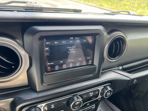 Used 2022 Jeep Wrangler Sport image 17