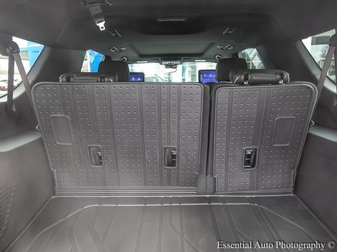 New 2026 Chevrolet Suburban Premier image 24