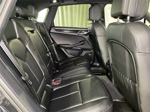 Used 2025 Porsche Macan image 22