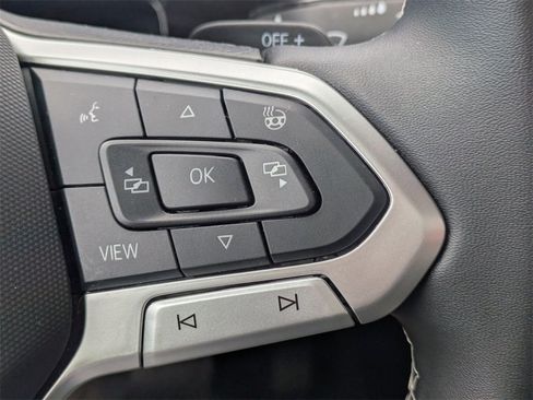 Certified 2025 Volkswagen Atlas SE image 28