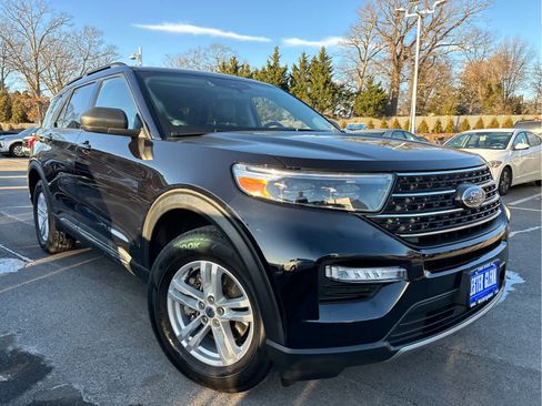 Used 2023 Ford Explorer XLT w/ Equipment Group 202A image 2