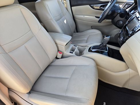 Used 2017 Nissan Rogue SL image 18