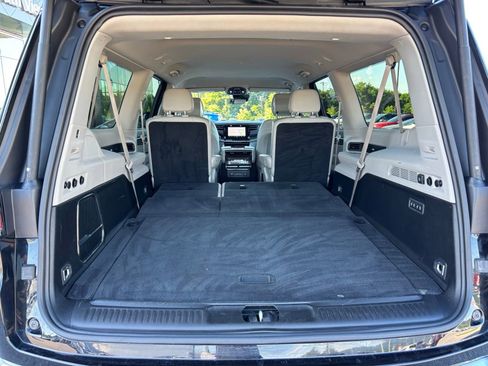 Used 2024 Jeep Wagoneer L Series II w/ Flexible Seating Group RWD image 17