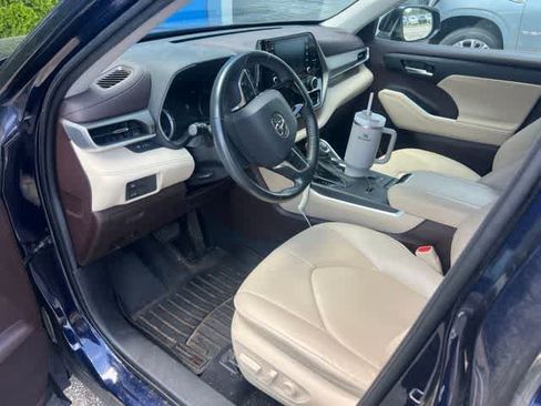 Used 2021 Toyota Highlander XLE FWD image 15
