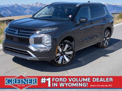 Used 2025 Mitsubishi Outlander SEL image 1