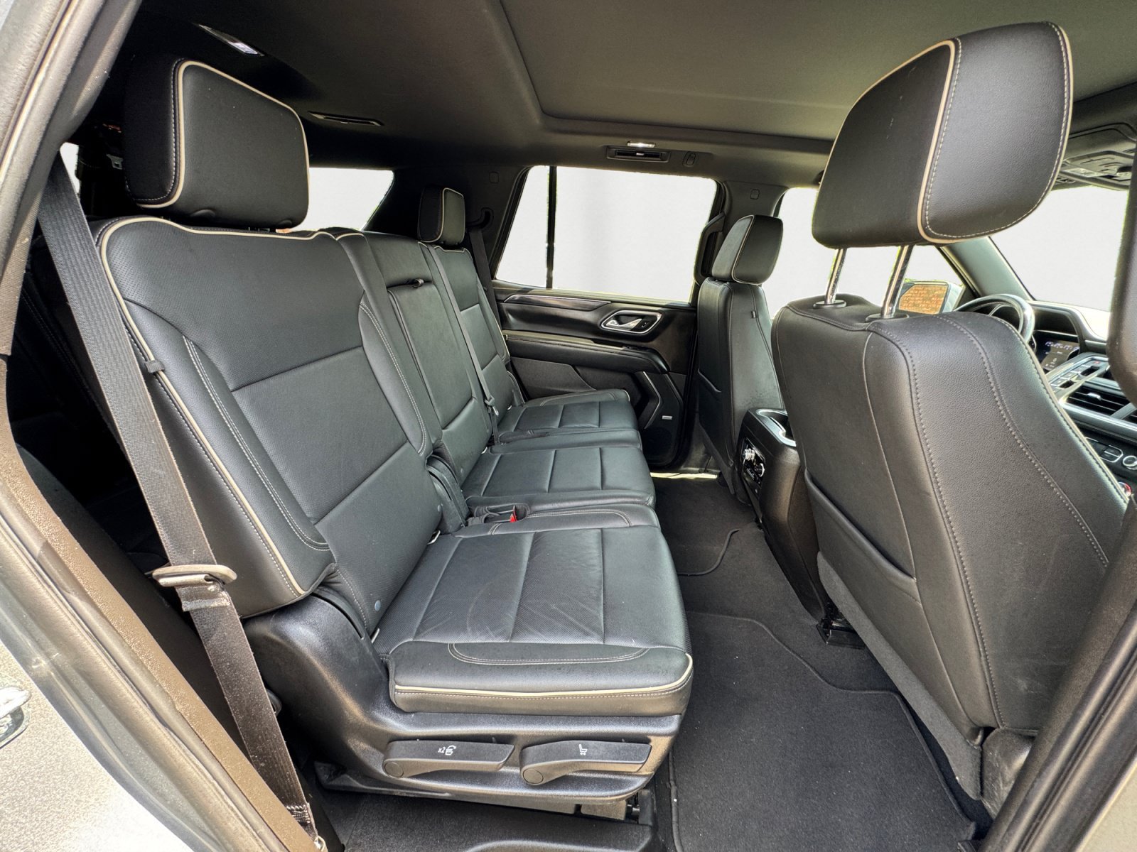 Used 2021 GMC Yukon SLT w/ SLT Premium Package AWD/4WD image 9