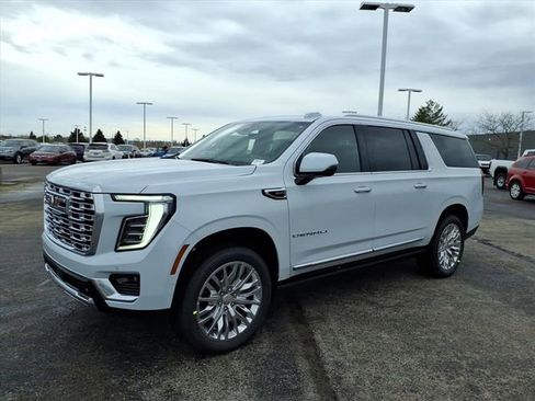 New 2026 GMC Yukon XL Denali w/ Denali Reserve Package image 11