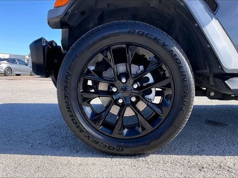 Used 2021 Jeep Wrangler Unlimited Sahara image 33