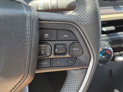 Used 2025 Toyota Tacoma TRD Off-Road AWD/4WD image 23