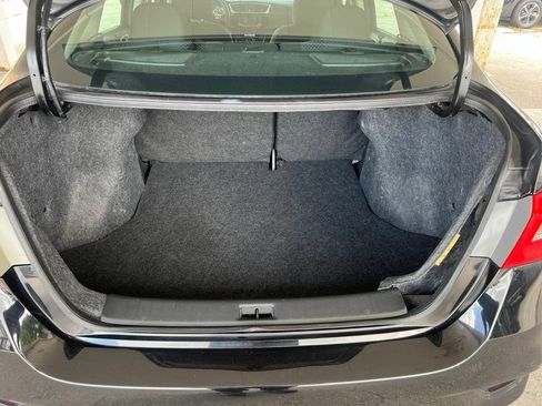 Used 2018 Nissan Sentra SR FWD image 11