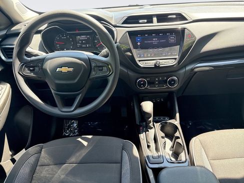 Used 2022 Chevrolet TrailBlazer LT w/ Convenience Package FWD image 22