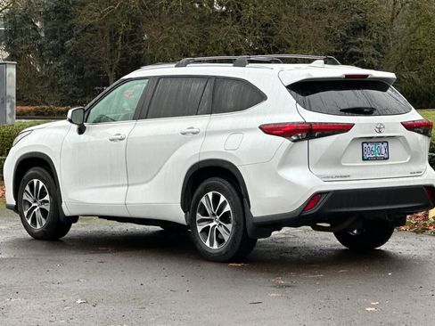 Used 2023 Toyota Highlander XLE image 6