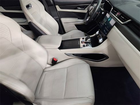 Used 2023 Jaguar F-PACE SVR image 3