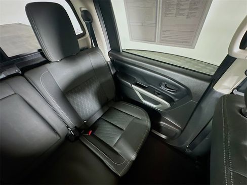 Used 2017 Nissan Titan SV image 14