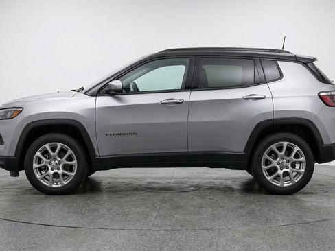Used 2025 Jeep Compass Limited image 5