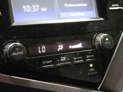 Used 2018 Toyota Camry SE FWD image 37
