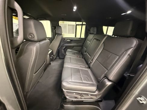 Certified 2025 Chevrolet Suburban Z71 AWD/4WD image 19
