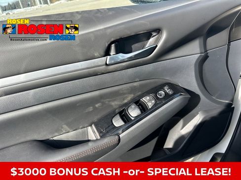 New 2025 Nissan Altima 2.5 SR image 10