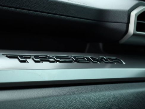 Used 2025 Toyota Tacoma SR5 image 31