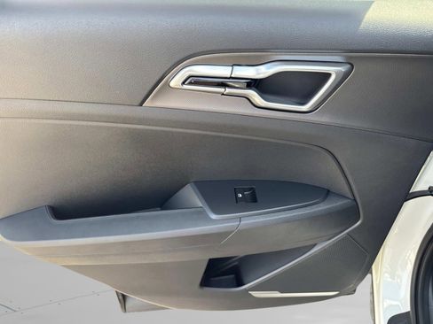 New 2026 Kia Sportage S image 18