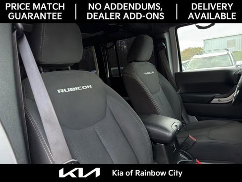 Used 2017 Jeep Wrangler Unlimited Rubicon w/ Connectivity Group image 29