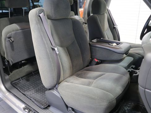 Used 2005 Chevrolet Silverado 2500 LS w/ Heavy-Duty Power Package image 17