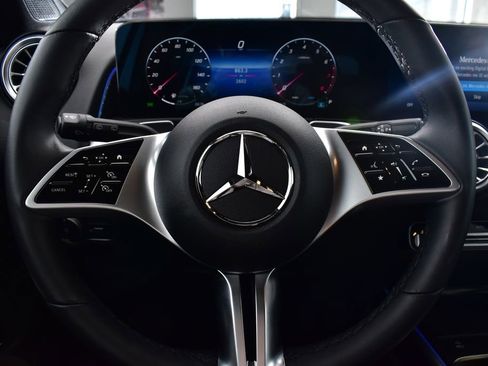 Certified 2025 Mercedes-Benz GLB 250 4MATIC image 16