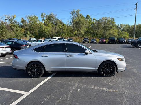 Used 2024 Honda Accord Touring image 7