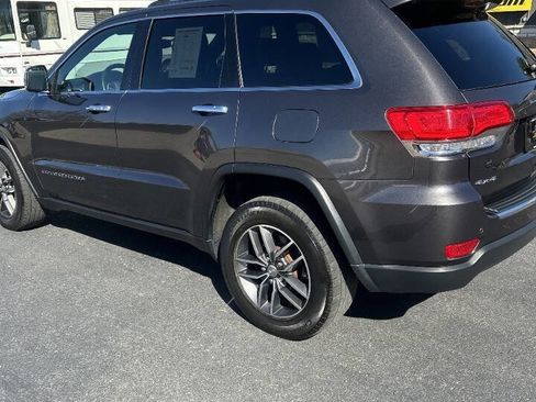 Used 2017 Jeep Grand Cherokee Limited w/ Luxury Group II image 3