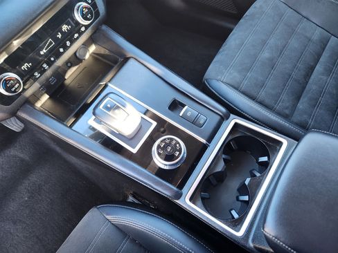 Used 2024 Mitsubishi Outlander SE image 16