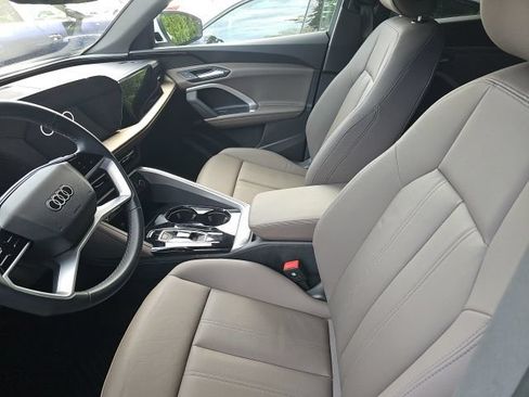 Used 2025 Audi Q5 Premium w/ Convenience Package AWD/4WD image 3