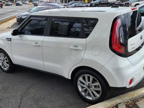 Used 2019 Kia Soul + FWD image 5