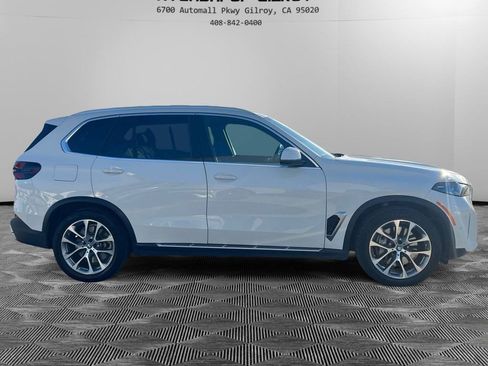 Used 2025 BMW X5 xDrive50e image 3