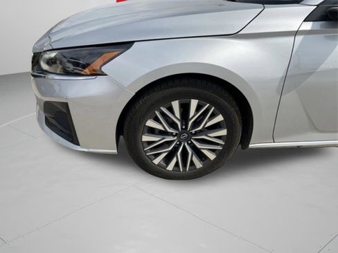 Used 2024 Nissan Altima 2.5 SV FWD image 24