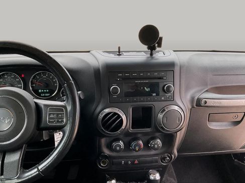 Used 2018 Jeep Wrangler Sport AWD/4WD image 8