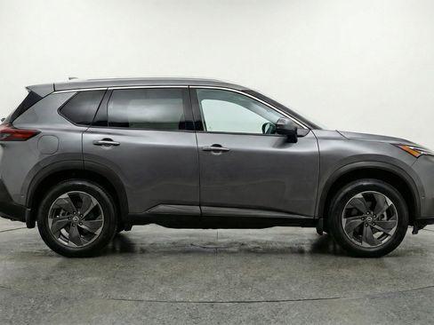 Used 2025 Nissan Rogue SV image 11
