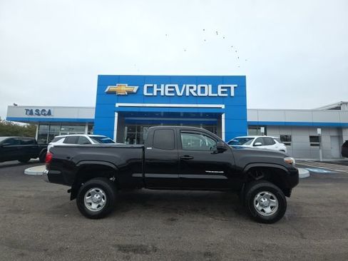 Used 2021 Toyota Tacoma SR5 image 3