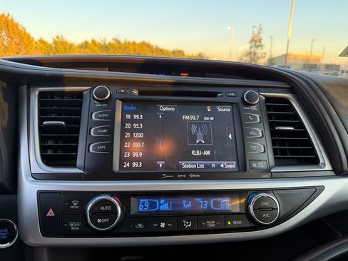 Used 2017 Toyota Highlander XLE image 17