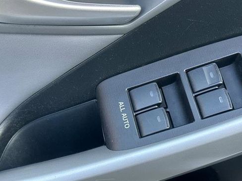 Used 2014 Toyota Prius Four image 11